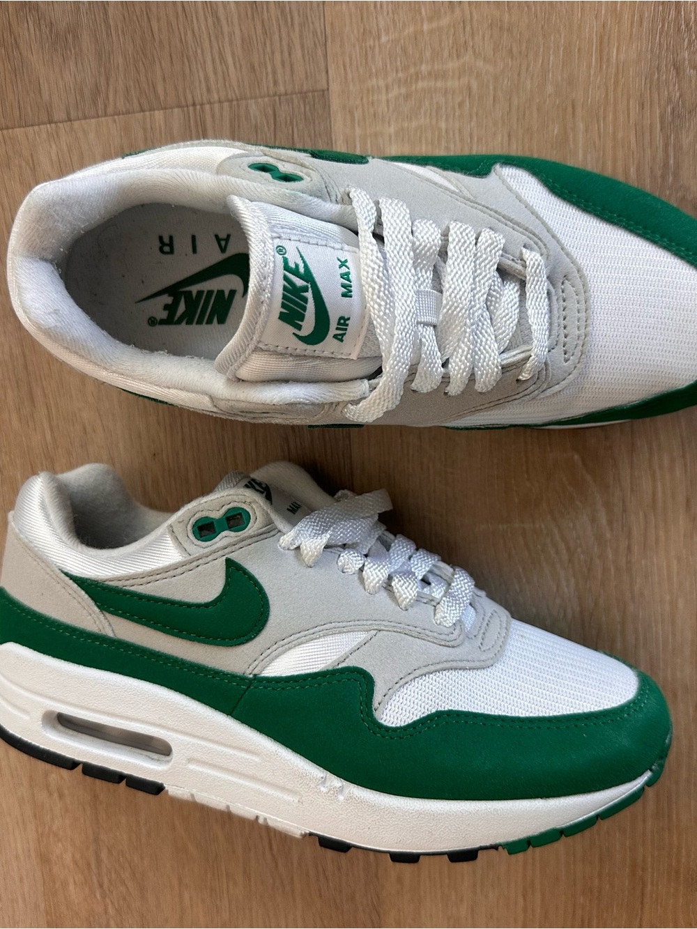 Nike Men’s Sneaker - White & Green Retro Air Cushion - Picture 2 of 3